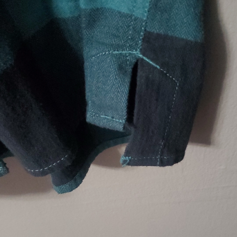 Carhartt Green and Black Checkered Shirt - Picture 4 of 5